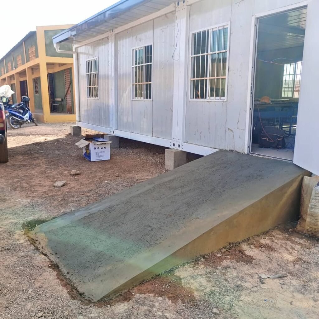 phase de construction école préfabriquée